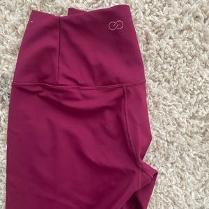 Carrie underwood stay the Pat leggings size small.